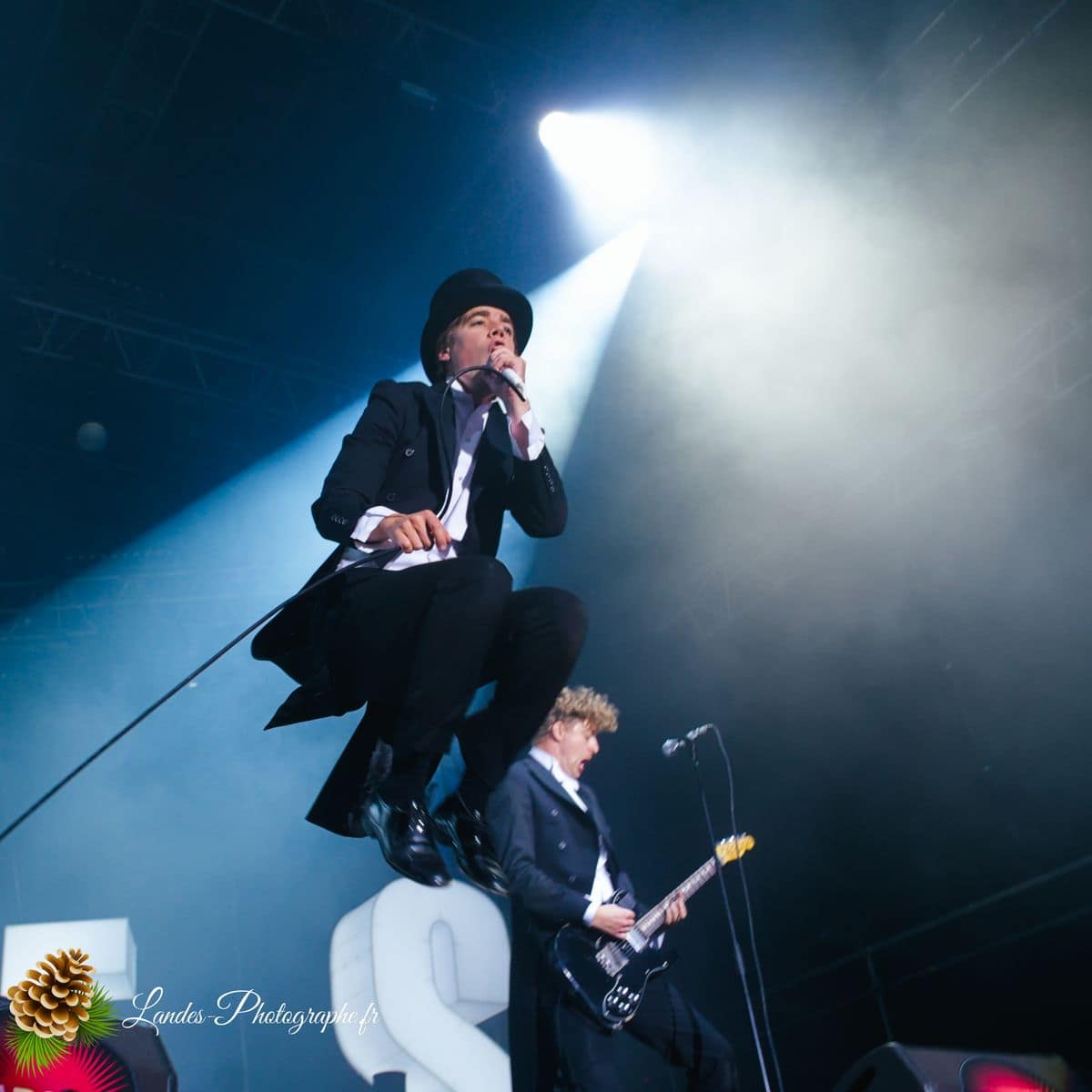 🎤 The Hives au Garorock 2012 : L'Élégance Explosive du Garage Rock The Hives en concert au Garorock 2012