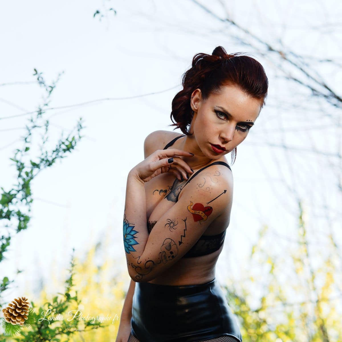 🎸 Contraste Rock et Élégance : Séance Portrait d'Agnès dans la friche « Bel Sito » à Floirac Victorian’s secret