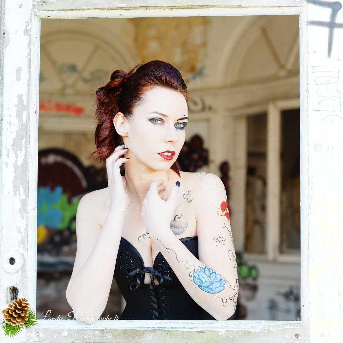 🎸 Contraste Rock et Élégance : Séance Portrait d'Agnès dans la friche « Bel Sito » à Floirac Victorian’s secret