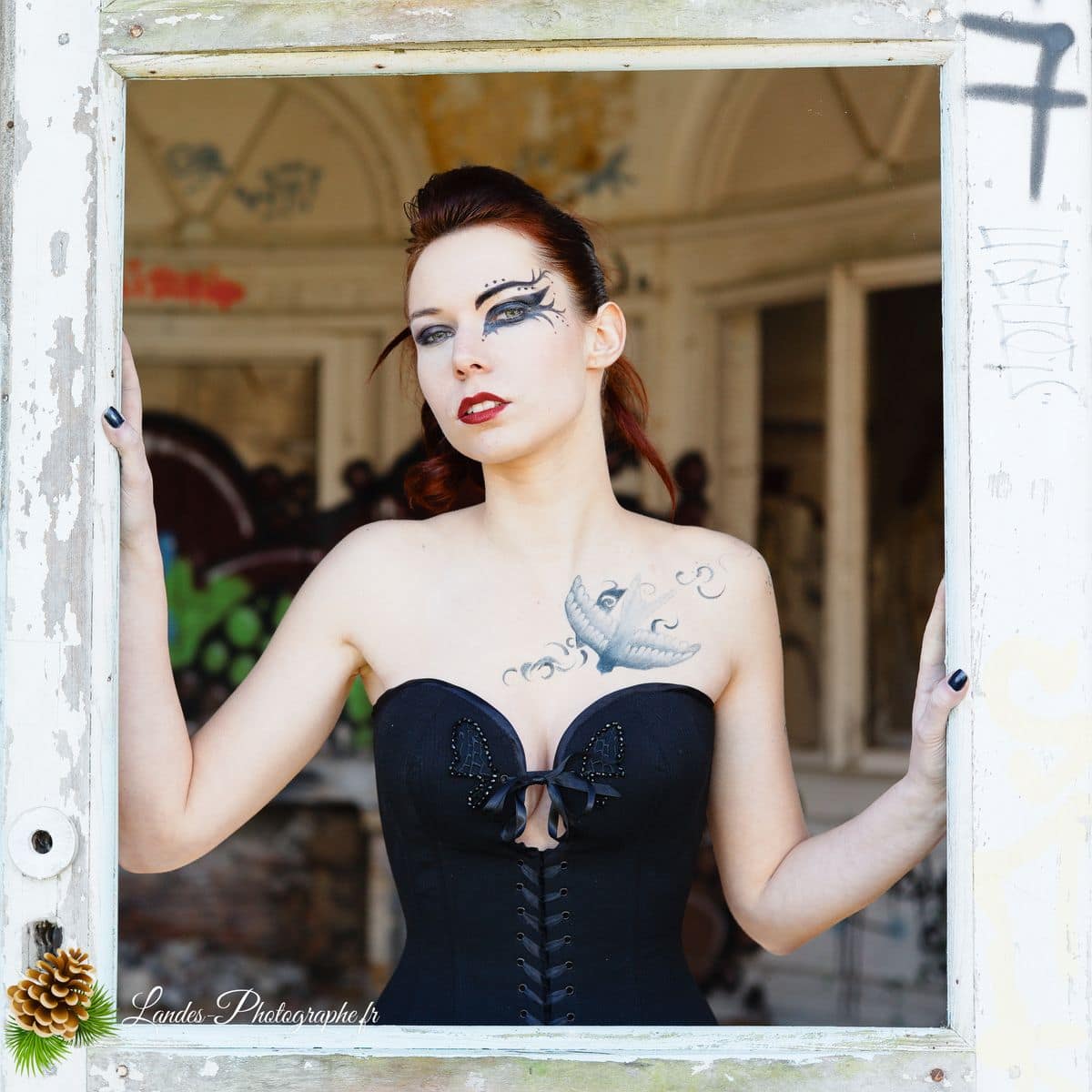 🎸 Contraste Rock et Élégance : Séance Portrait d'Agnès dans la friche « Bel Sito » à Floirac Victorian’s secret