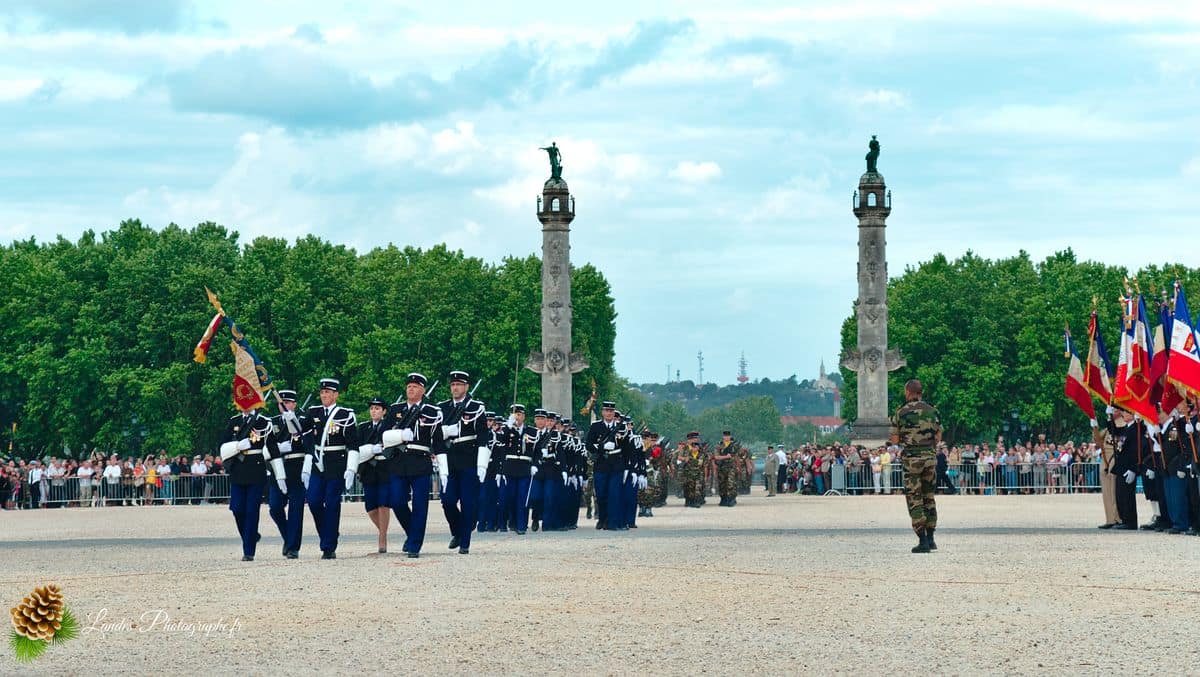 đ«đ· SolennitĂ© RĂ©publicaine : Reportage de la CĂ©rĂ©monie du 14 Juillet Ă Bordeaux CĂ©rĂ©monie du 14 Juillet Ă Bordeaux