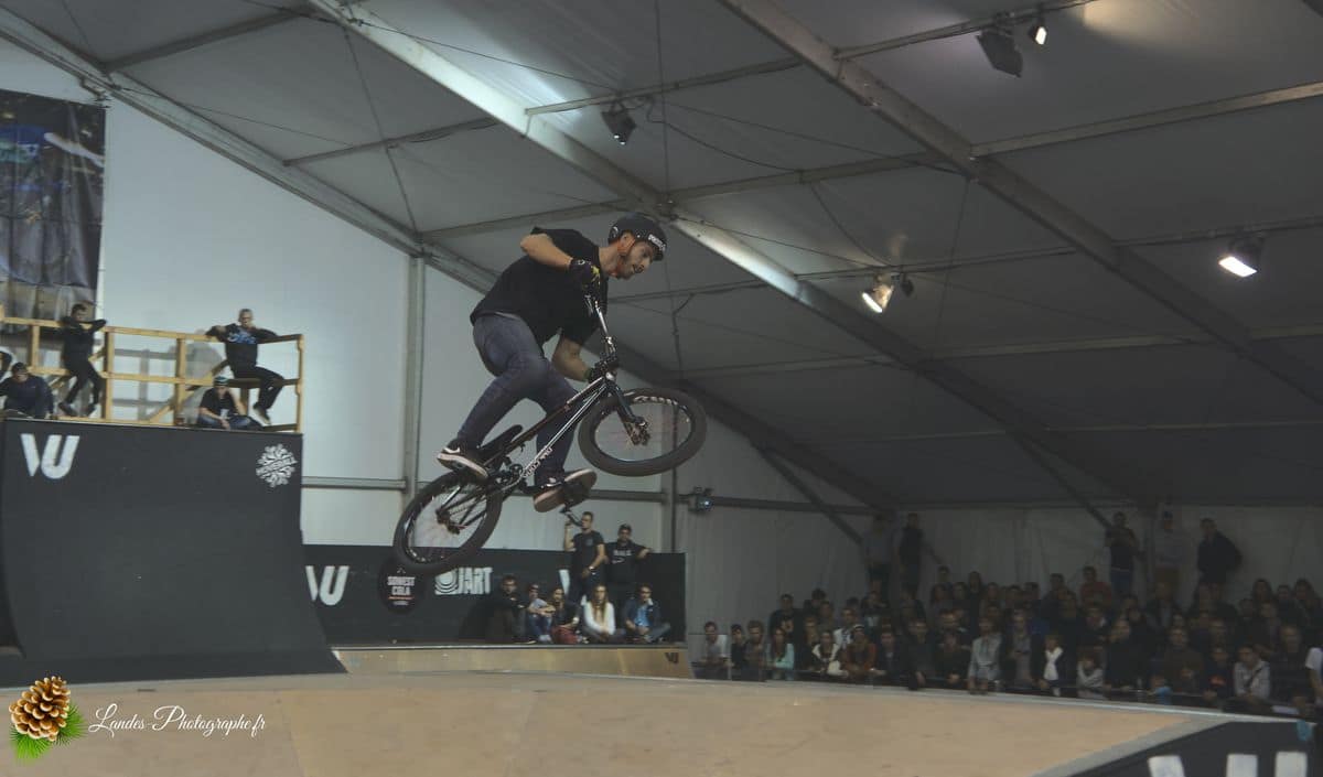 🚴‍♂️ Adrénaline en Images : Reportage Photo du BMX Street Contest Indoor 18 BMX Street Contest Indoor 18
