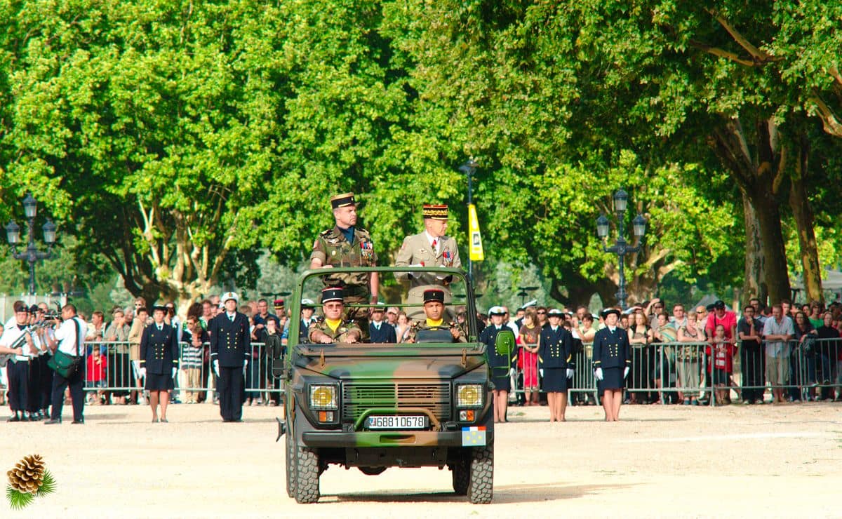 đ«đ· SolennitĂ© RĂ©publicaine : Reportage de la CĂ©rĂ©monie du 14 Juillet Ă Bordeaux CĂ©rĂ©monie du 14 Juillet Ă Bordeaux