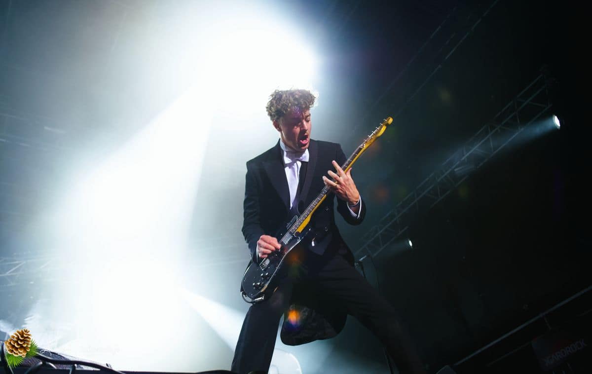 🎤 The Hives au Garorock 2012 : L'Élégance Explosive du Garage Rock The Hives en concert au Garorock 2012