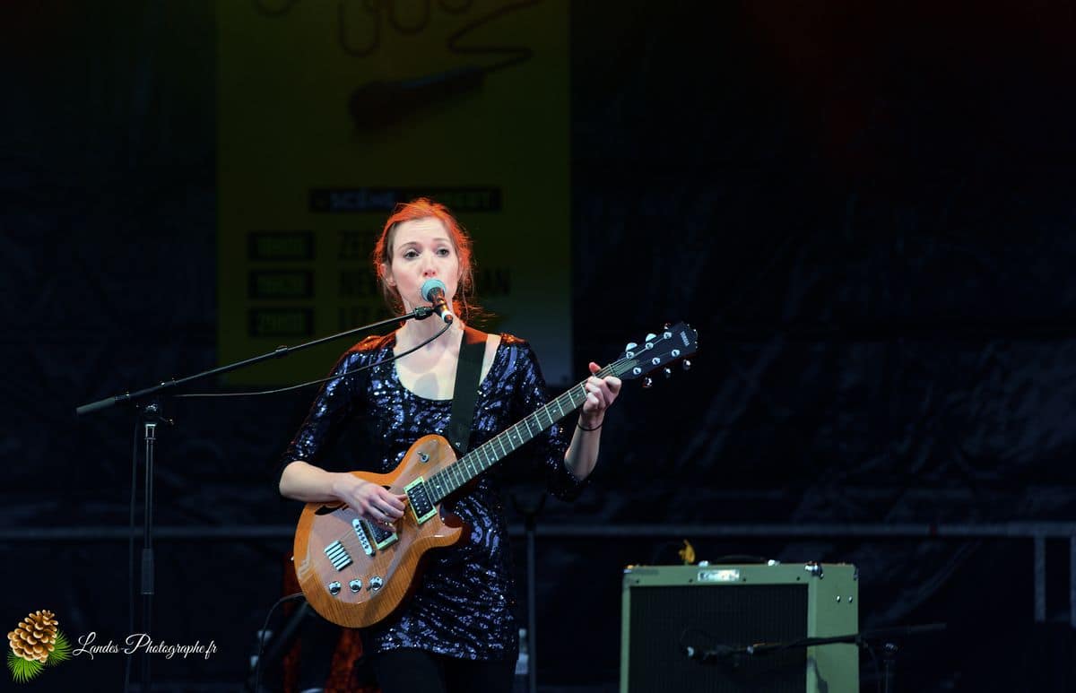 🎤 Liz Cherhal au Festival En Bonne Voix : Capturer l'Émotion Liz Cherhal en concert au Festival En Bonne Voix 2013