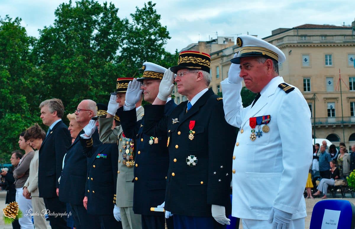 đ«đ· SolennitĂ© RĂ©publicaine : Reportage de la CĂ©rĂ©monie du 14 Juillet Ă Bordeaux CĂ©rĂ©monie du 14 Juillet Ă Bordeaux