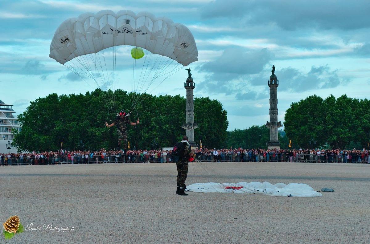 đ«đ· SolennitĂ© RĂ©publicaine : Reportage de la CĂ©rĂ©monie du 14 Juillet Ă Bordeaux CĂ©rĂ©monie du 14 Juillet Ă Bordeaux