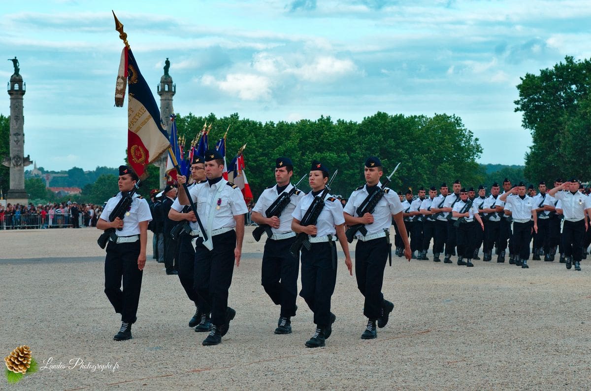 đ«đ· SolennitĂ© RĂ©publicaine : Reportage de la CĂ©rĂ©monie du 14 Juillet Ă Bordeaux CĂ©rĂ©monie du 14 Juillet Ă Bordeaux