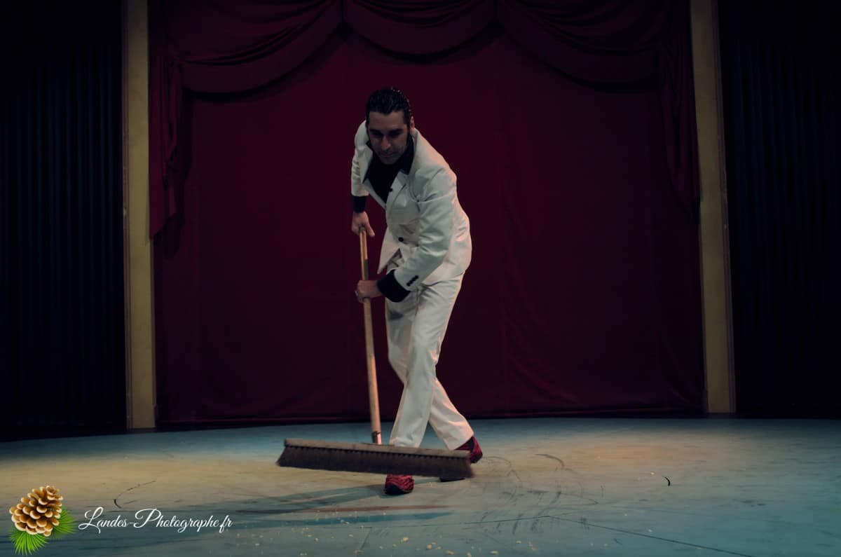 🎪 Les Arts du Cirque à Bordeaux : Le Palais Nibo et ses Pensionnaires Le Palais Nibo et ses pensionnaires