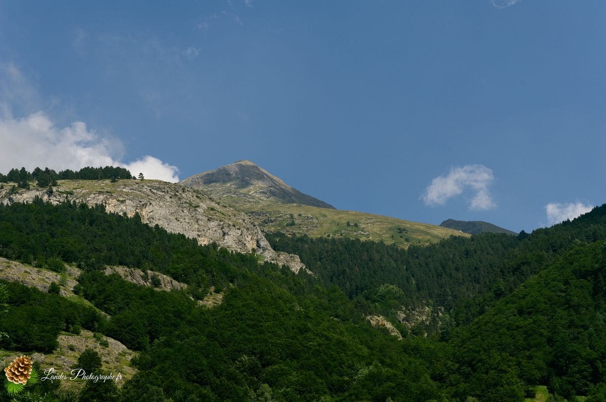 ⛈️ Gavarnie sous Tension : Quand l'Orage Enveloppe le Géant de Glace Cirque de Gavarnie