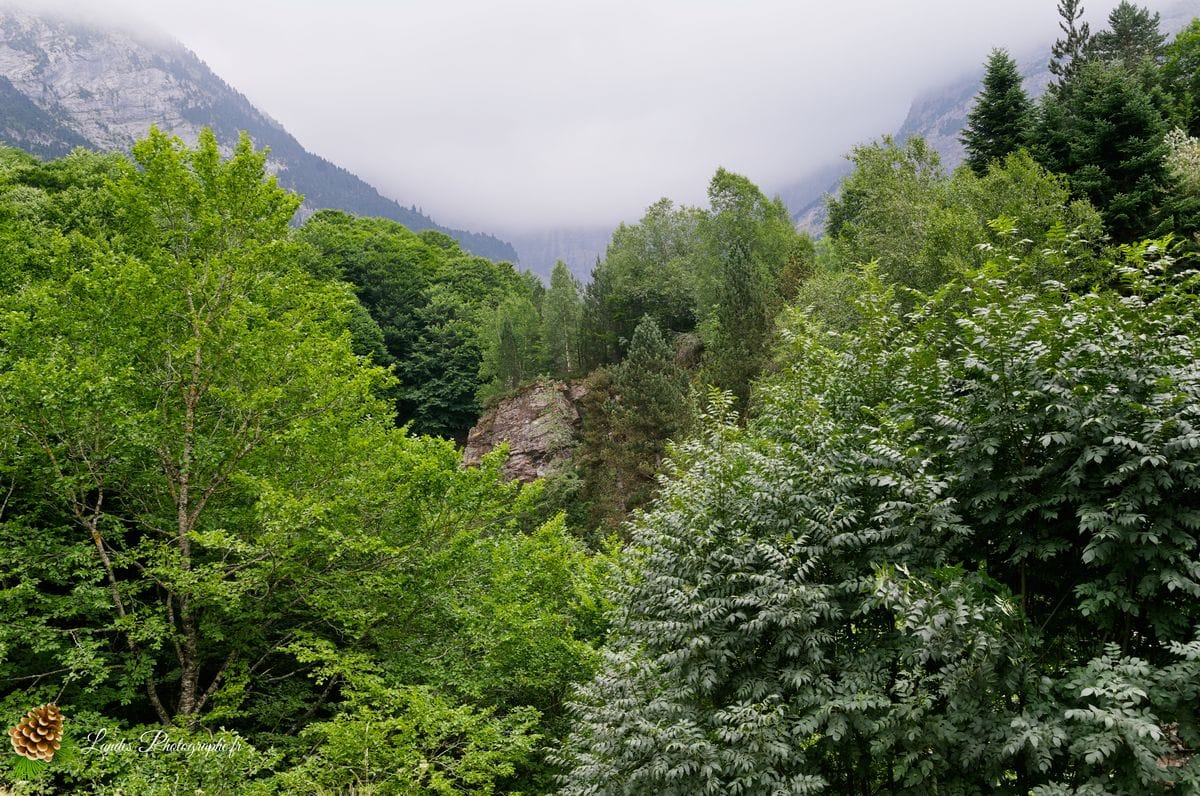 ⛈️ Gavarnie sous Tension : Quand l'Orage Enveloppe le Géant de Glace Cirque de Gavarnie