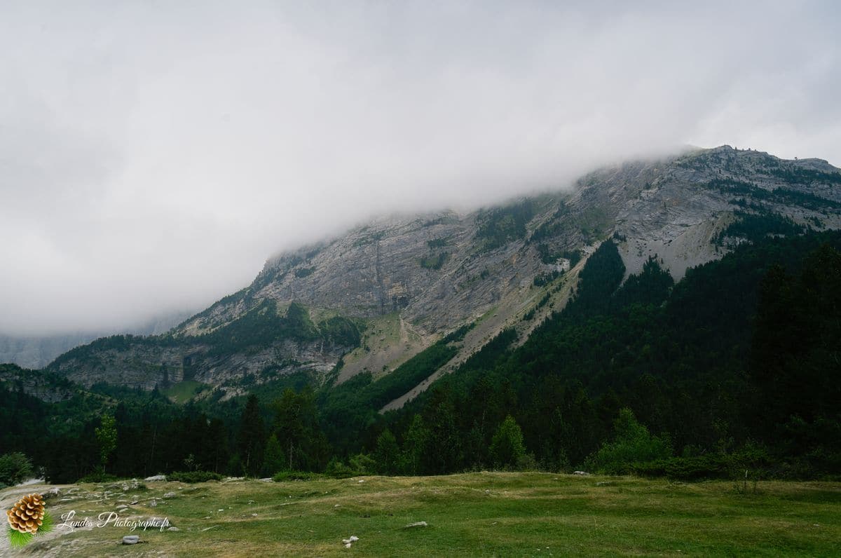 ⛈️ Gavarnie sous Tension : Quand l'Orage Enveloppe le Géant de Glace Cirque de Gavarnie