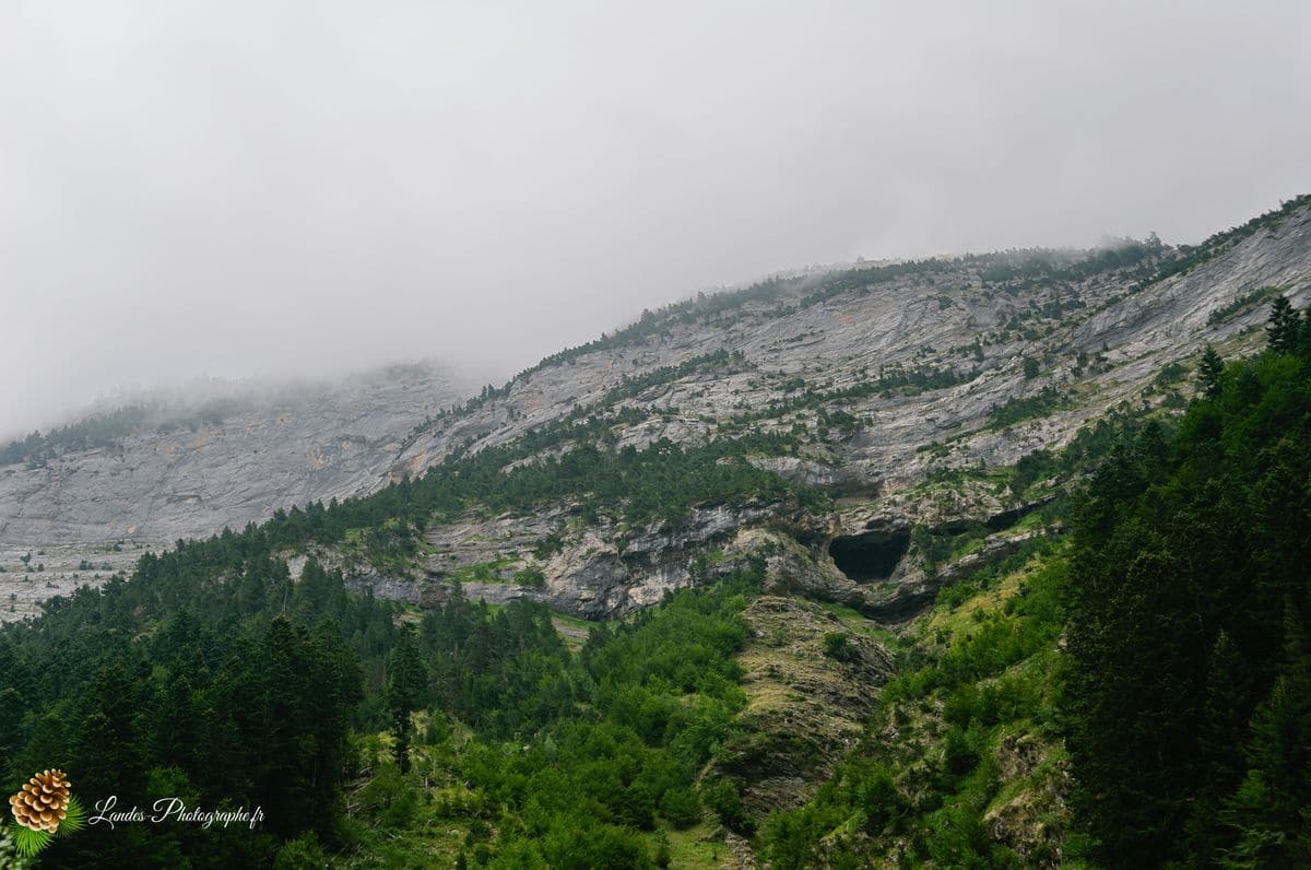 ⛈️ Gavarnie sous Tension : Quand l'Orage Enveloppe le Géant de Glace Cirque de Gavarnie