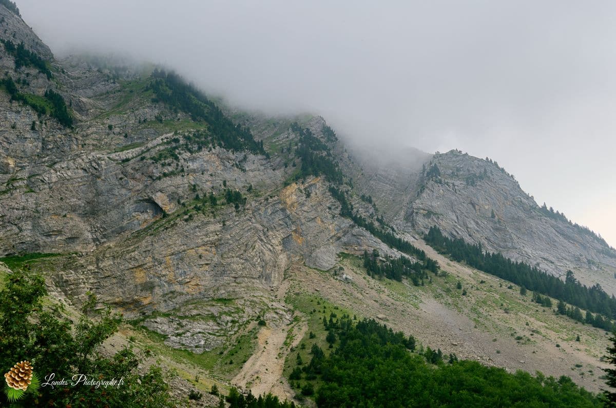 ⛈️ Gavarnie sous Tension : Quand l'Orage Enveloppe le Géant de Glace Cirque de Gavarnie
