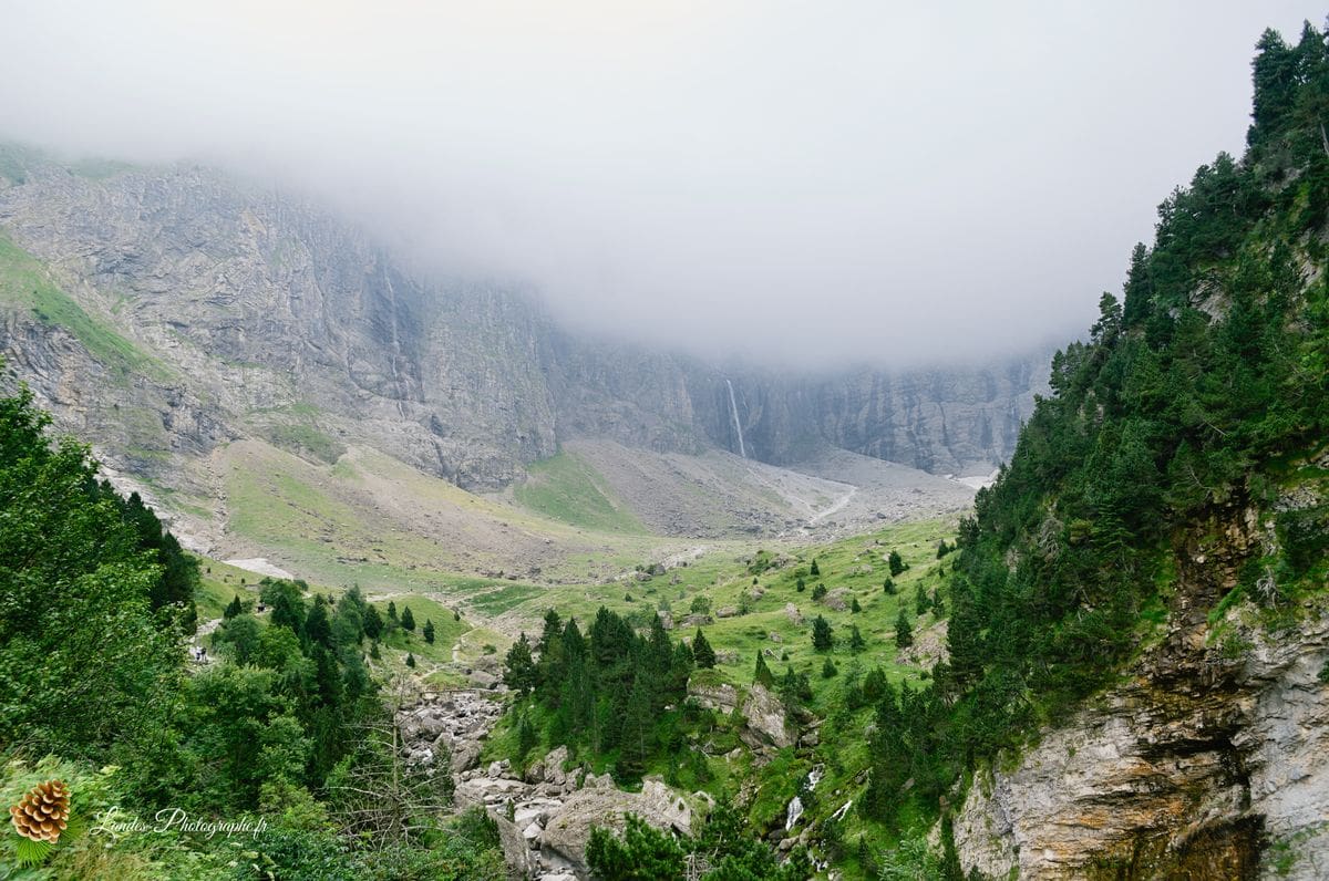 ⛈️ Gavarnie sous Tension : Quand l'Orage Enveloppe le Géant de Glace Cirque de Gavarnie