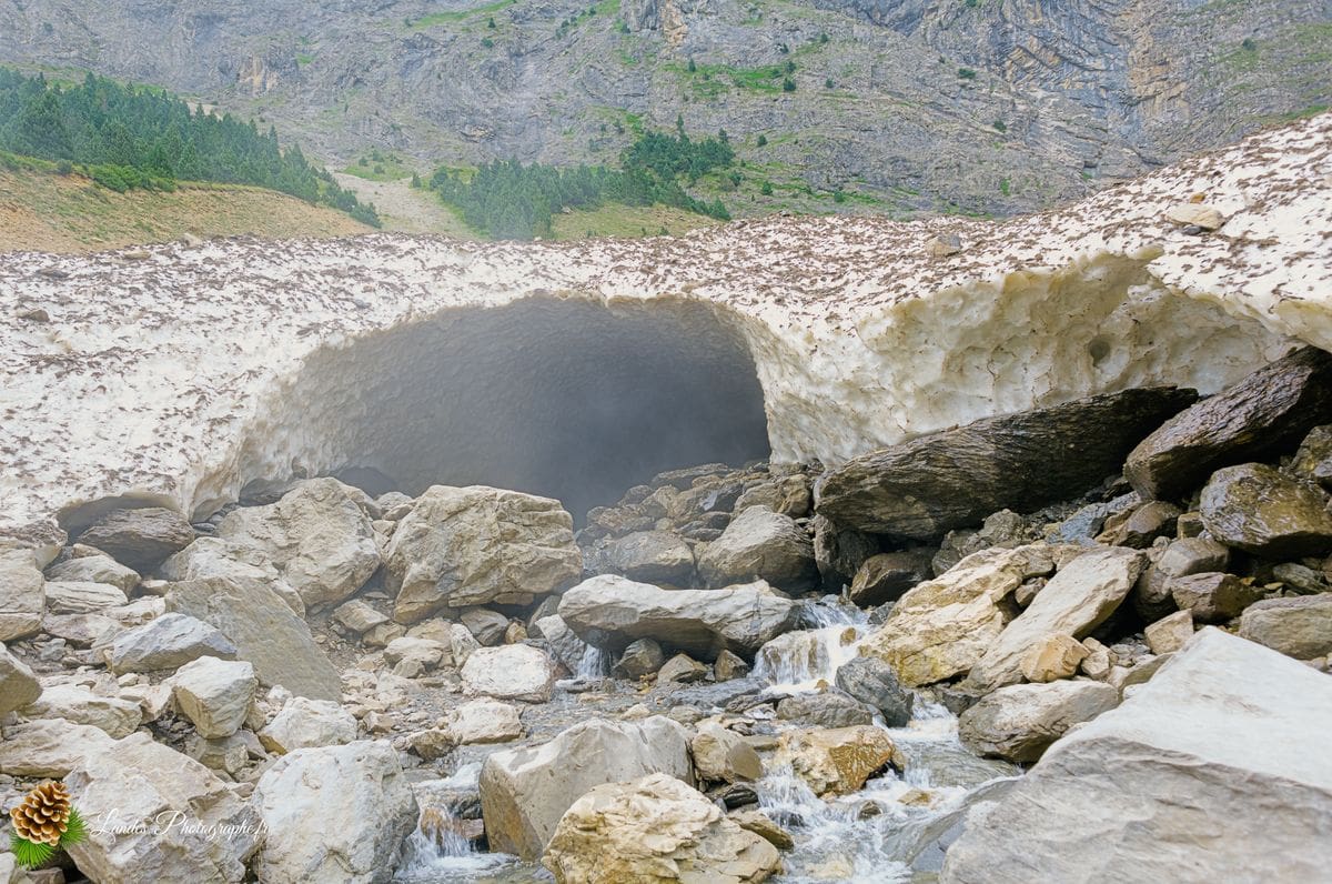 ⛈️ Gavarnie sous Tension : Quand l'Orage Enveloppe le Géant de Glace Cirque de Gavarnie