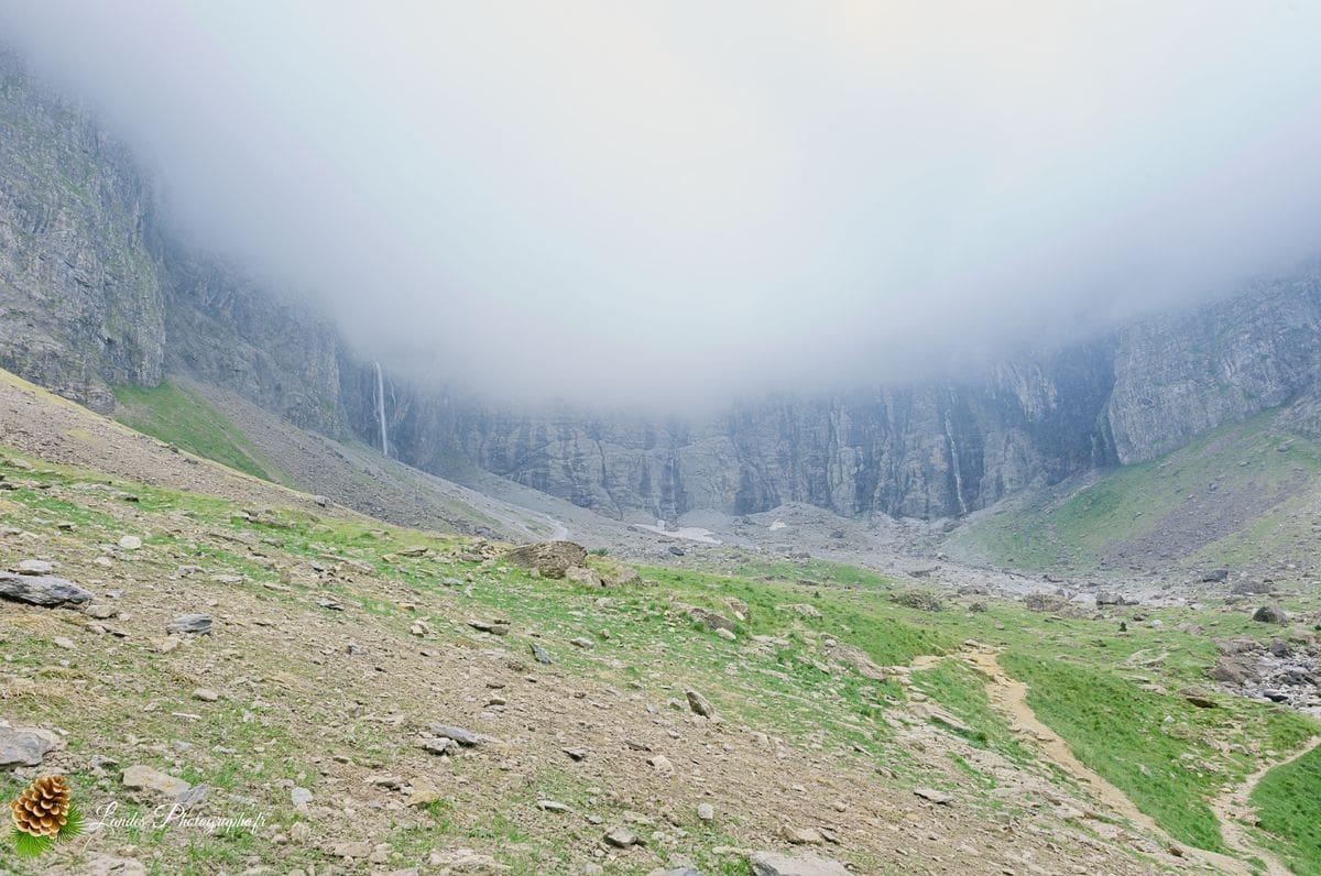 ⛈️ Gavarnie sous Tension : Quand l'Orage Enveloppe le Géant de Glace Cirque de Gavarnie