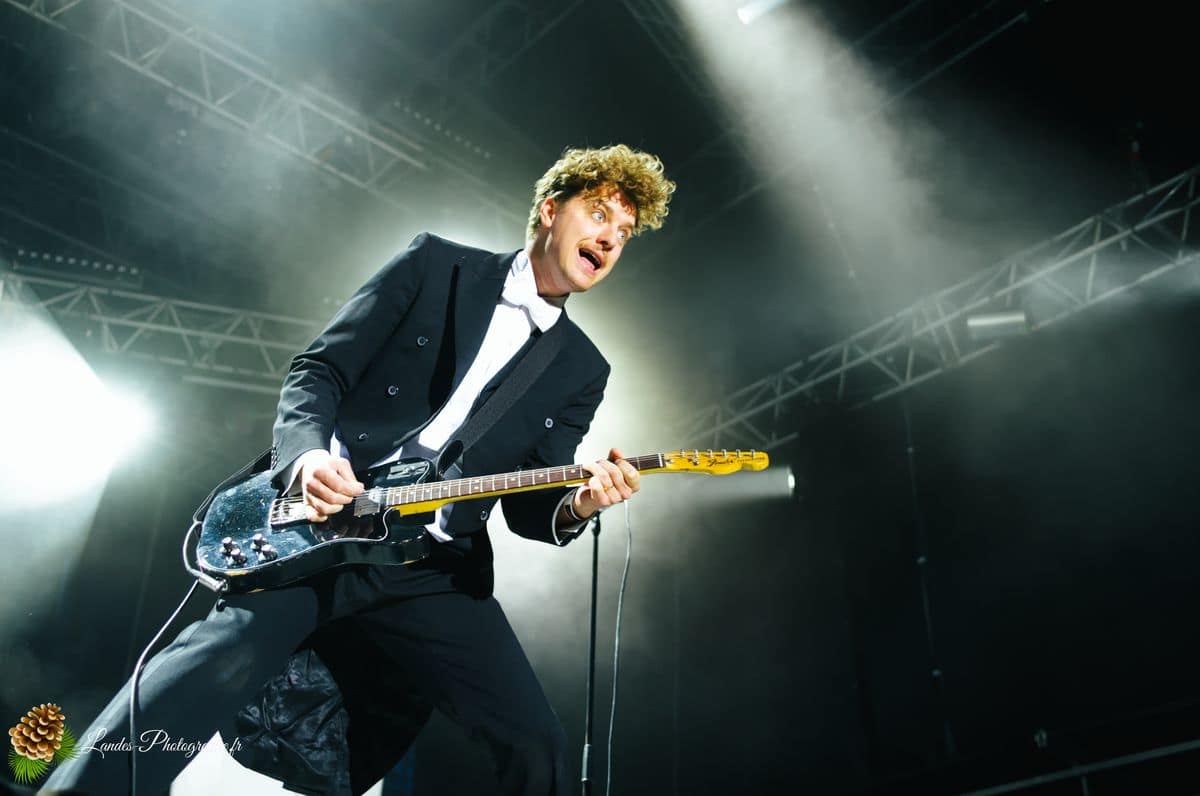 🎤 The Hives au Garorock 2012 : L'Élégance Explosive du Garage Rock The Hives en concert au Garorock 2012