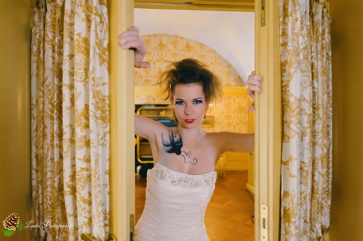 ✨ L'Élégance Intime : Séance Créateur de Robe de Mariée au Château de Mirambeau Agnès au Chateau de Mirambeau