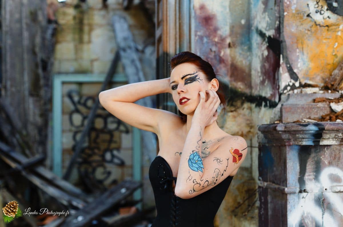 🎸 Contraste Rock et Élégance : Séance Portrait d'Agnès dans la friche « Bel Sito » à Floirac Victorian’s secret
