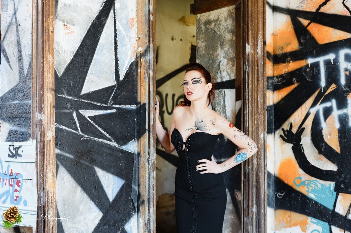 🎸 Contraste Rock et Élégance : Séance Portrait d'Agnès dans la friche « Bel Sito » à Floirac Victorian’s secret