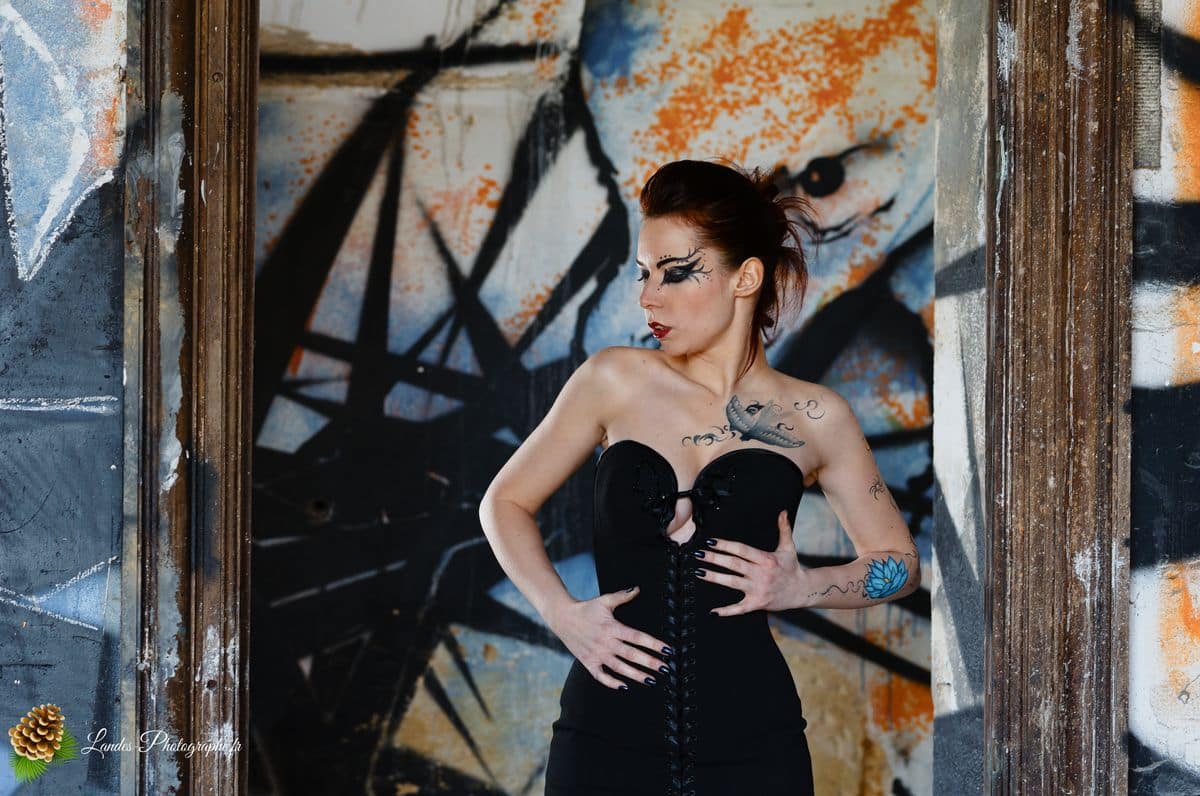 🎸 Contraste Rock et Élégance : Séance Portrait d'Agnès dans la friche « Bel Sito » à Floirac Victorian’s secret
