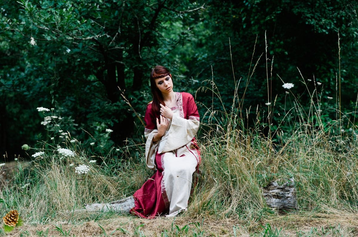 🏰 Époque et Élégance : Séance Photo Portrait Médiéval avec Agnès Médiéval