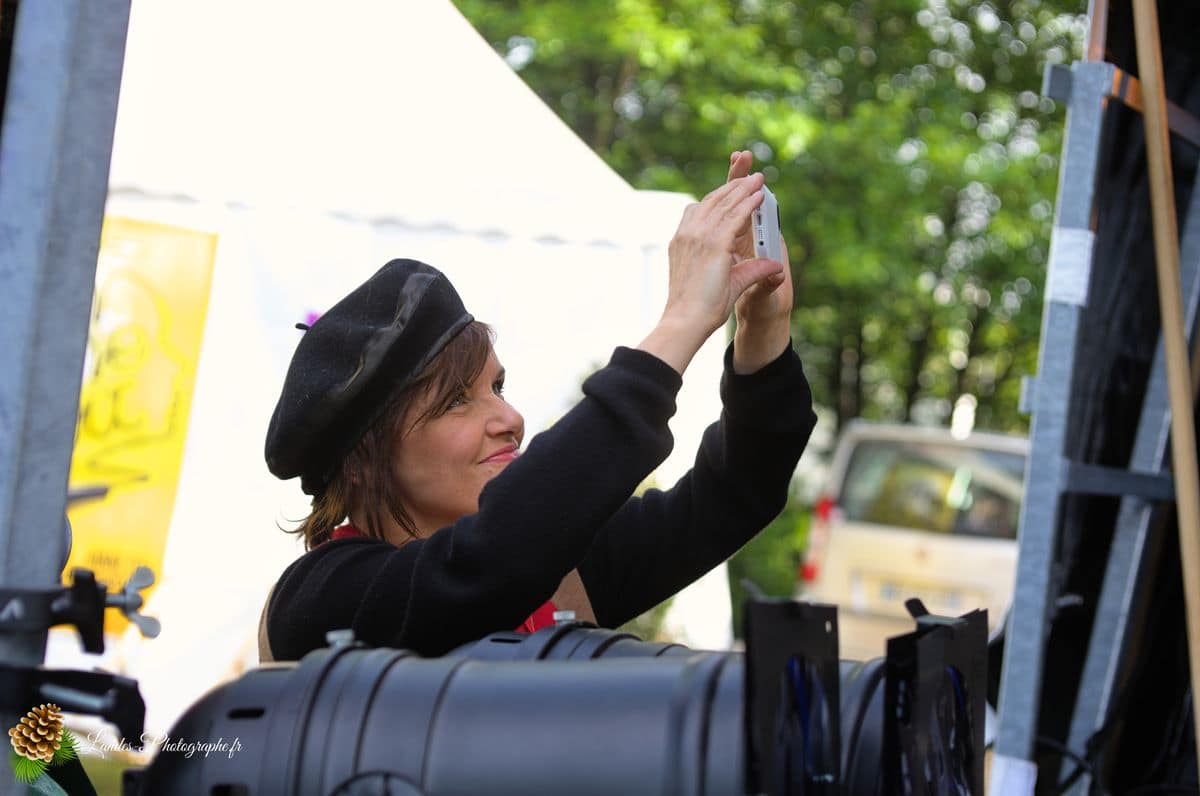 🎸 Diane Tell : L'Intimité Capturée au Festival En Bonne Voix 2013 Diane Tell en concert au Festival En Bonne Voix 2013