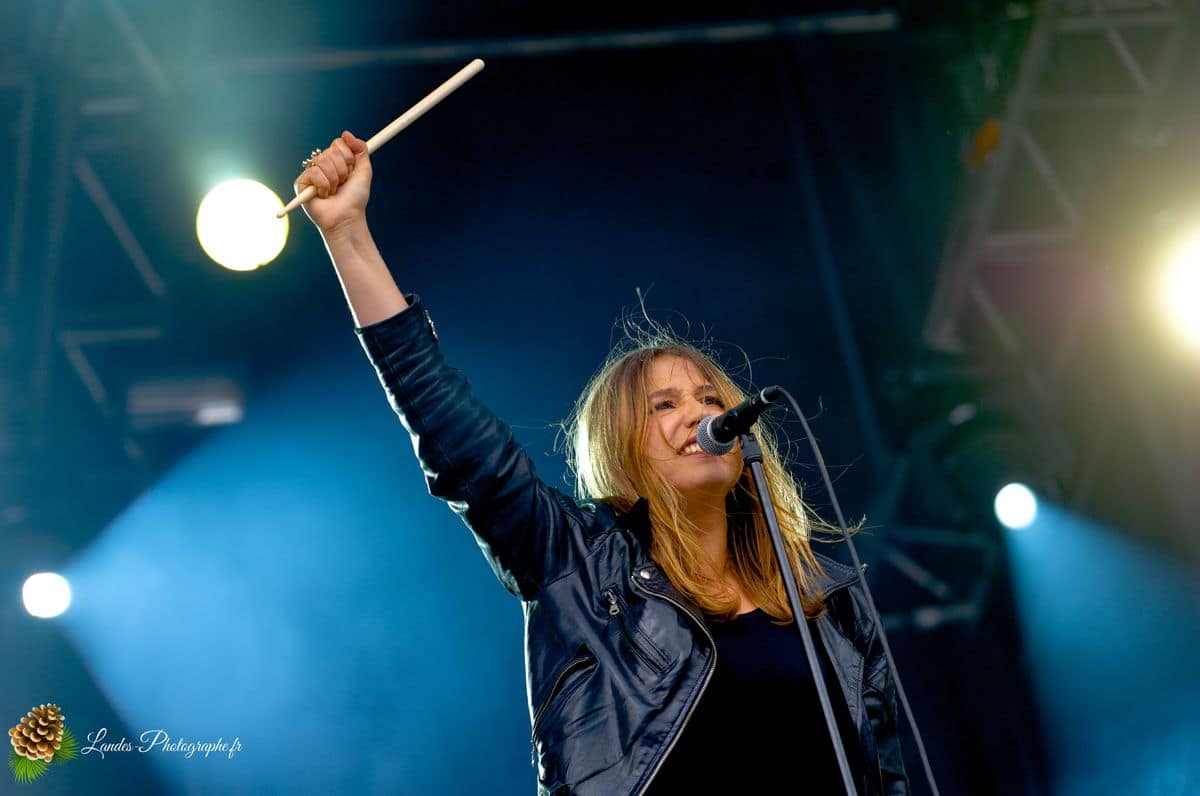 ⚡️ Izia au Festival Garorock 2012 : L'Explosion Rock en Scène Izia en concert au Festival Garorock 2012