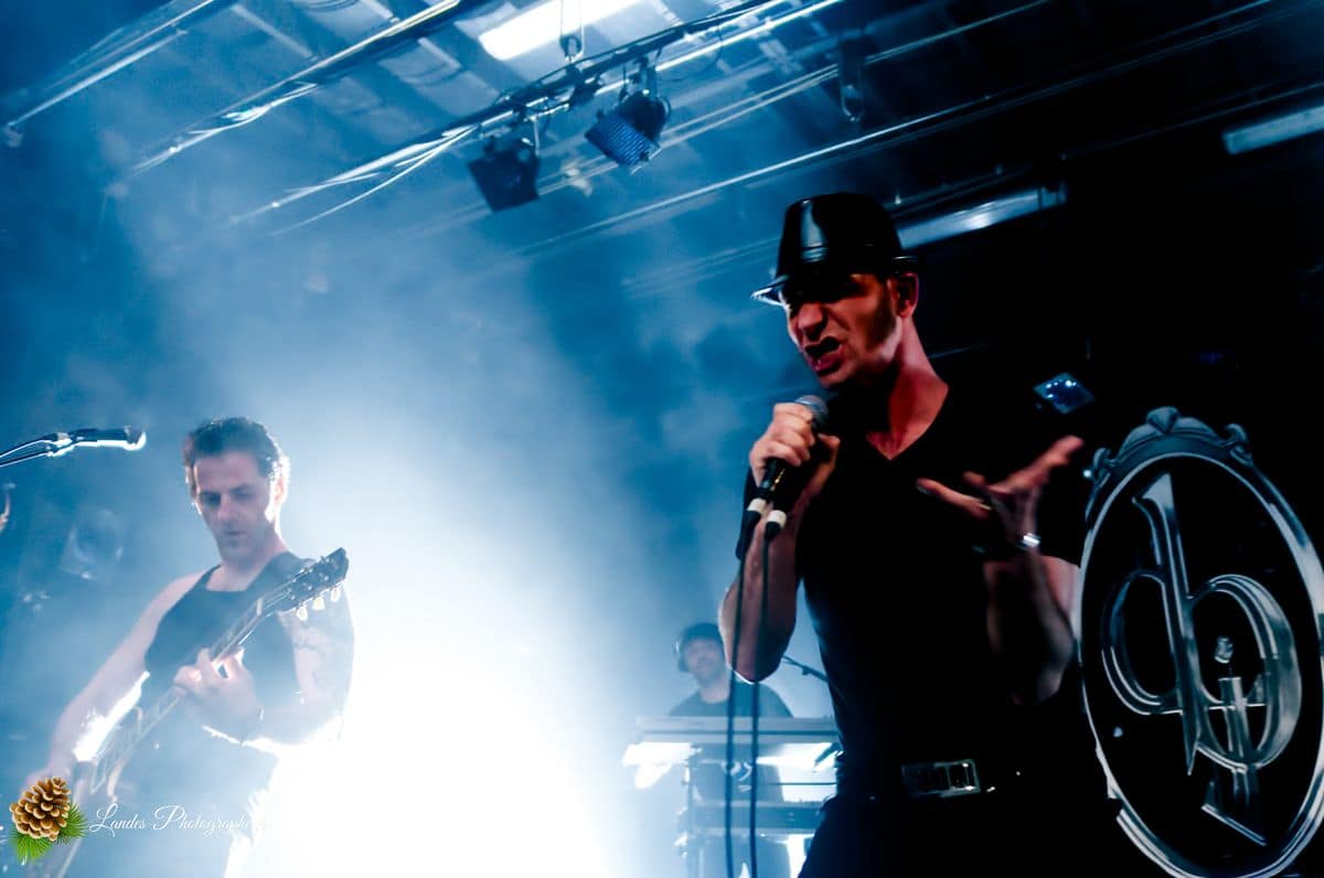 🎩 Le Baratin de la Joie au Big Fuzz 2011 : L'Élégance du Rock Noir à Jonzac Le Baratin de la Joie au Big Fuzz de Jonzac 2011