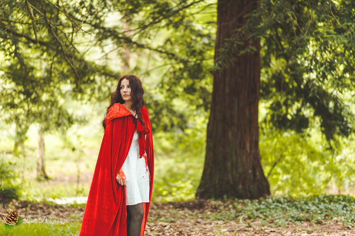 🌲 Le Petit Chaperon Rouge : Une Réinterprétation Mystérieuse avec Ornella Le Petit Chaperon Rouge