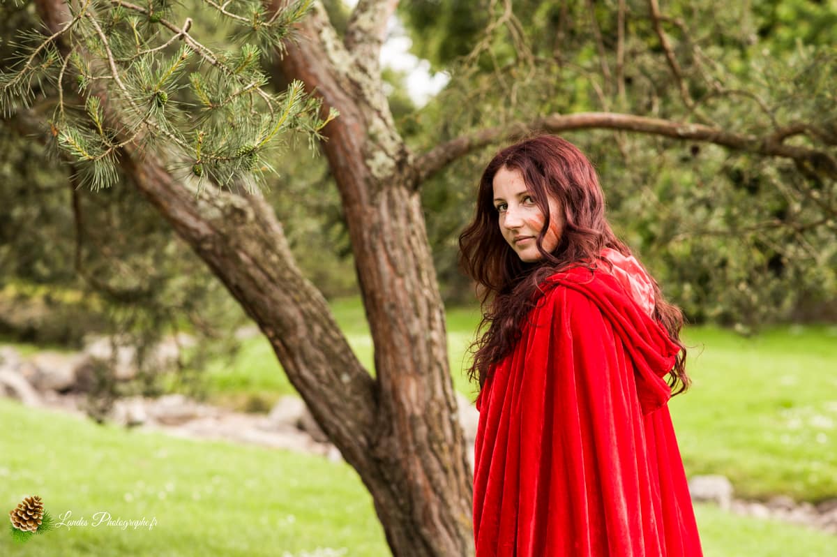 🌲 Le Petit Chaperon Rouge : Une Réinterprétation Mystérieuse avec Ornella Le Petit Chaperon Rouge
