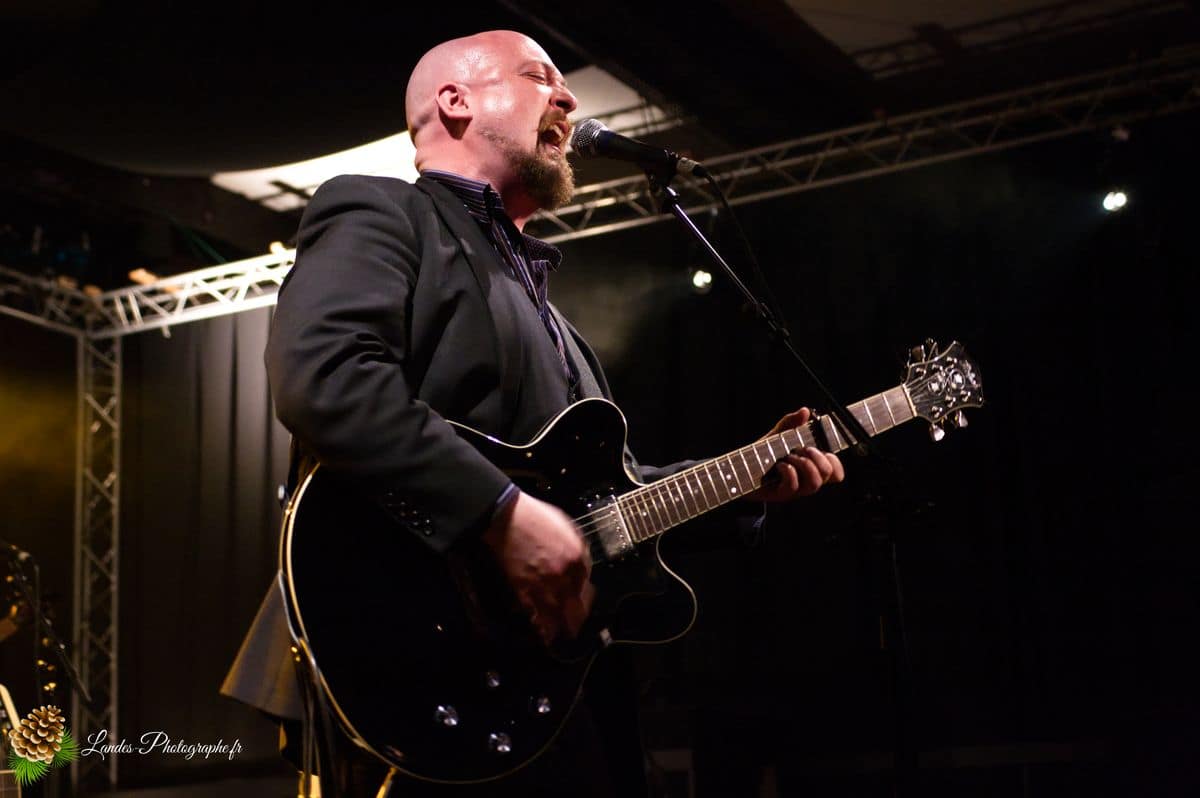 🎙️ Michael J. Sheehy And The Hired Mourners : Ambiance Dark Blues à Bordeaux Michael J. Sheehy And The Hired Mourners à l’Espace Tatry de Bordeaux