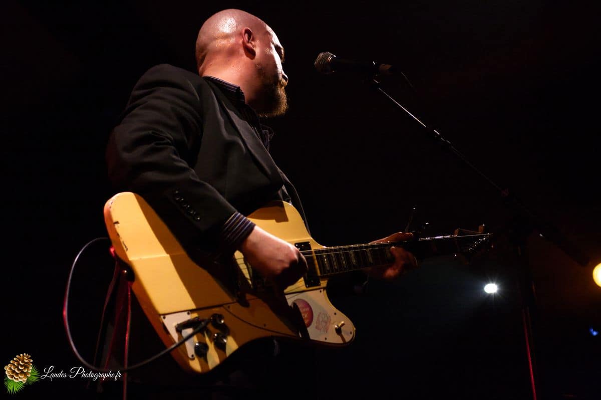 🎙️ Michael J. Sheehy And The Hired Mourners : Ambiance Dark Blues à Bordeaux Michael J. Sheehy And The Hired Mourners à l’Espace Tatry de Bordeaux