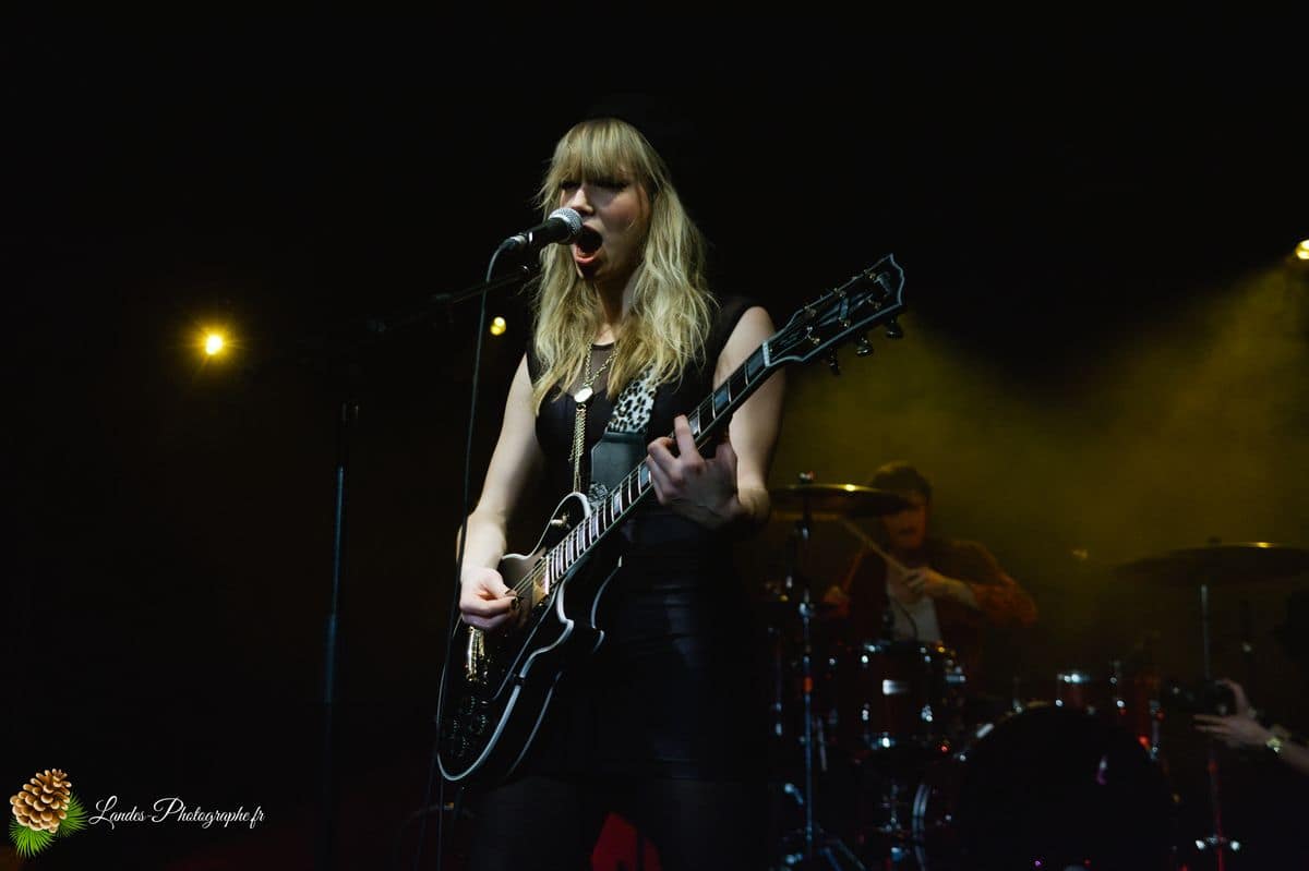 🎸 Les Plasticines : Capturer l'Élan d'un Groupe Phare à l'Espace Tatry Les Plasticines en live à l’Espace Tatry de Bordeaux