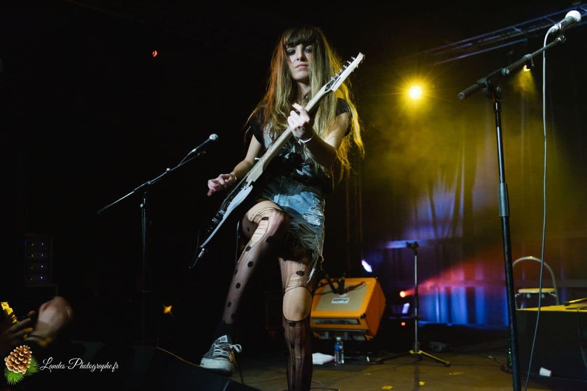 🎸 Les Plasticines : Capturer l'Élan d'un Groupe Phare à l'Espace Tatry Les Plasticines en live à l’Espace Tatry de Bordeaux