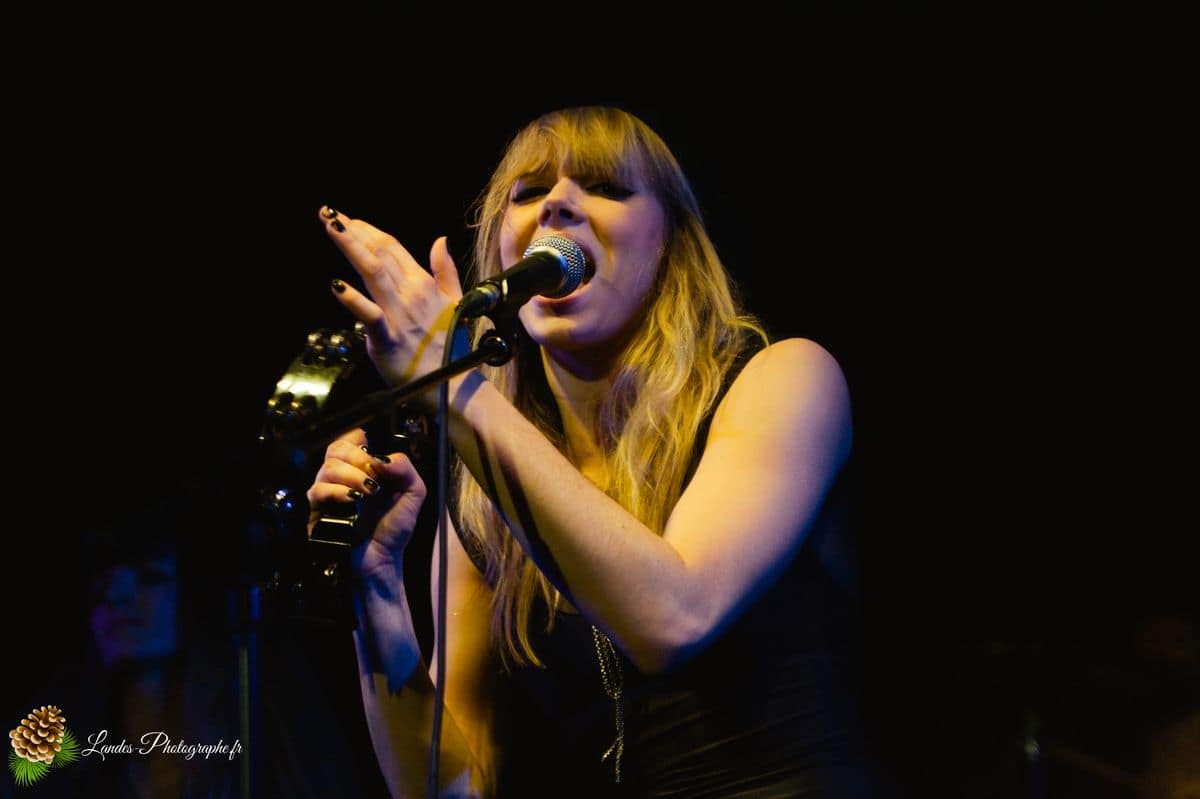 🎸 Les Plasticines : Capturer l'Élan d'un Groupe Phare à l'Espace Tatry Les Plasticines en live à l’Espace Tatry de Bordeaux