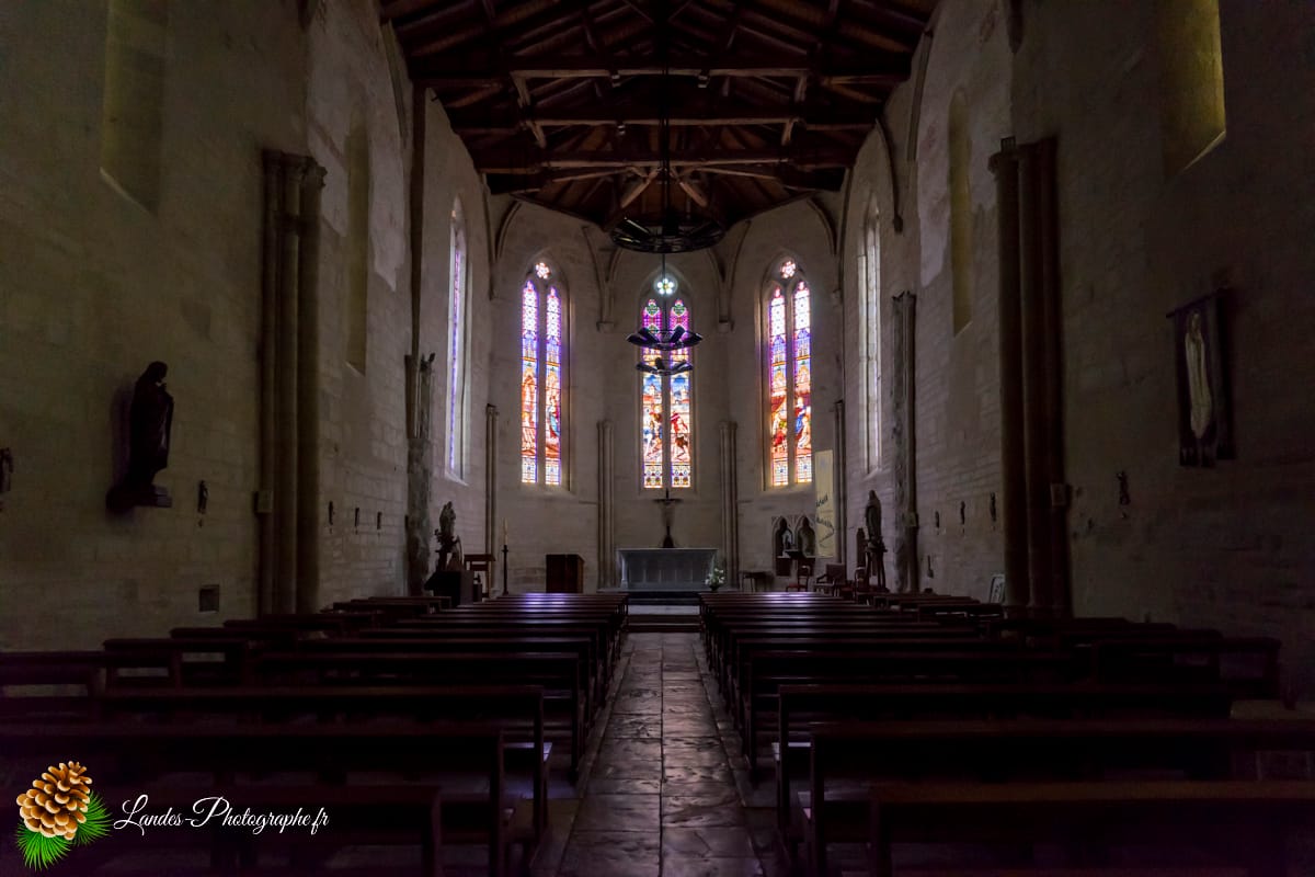 🏛️ L'Église Saint-Martin de Saint-Martin-de-Hinx : Un Joyau Roman Fortifié Eglise Saint-Martin à Saint Martin de Hinx