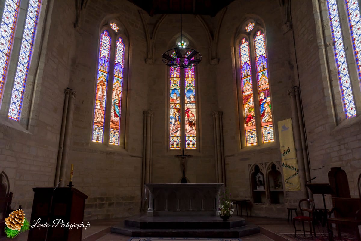 🏛️ L'Église Saint-Martin de Saint-Martin-de-Hinx : Un Joyau Roman Fortifié Eglise Saint-Martin à Saint Martin de Hinx