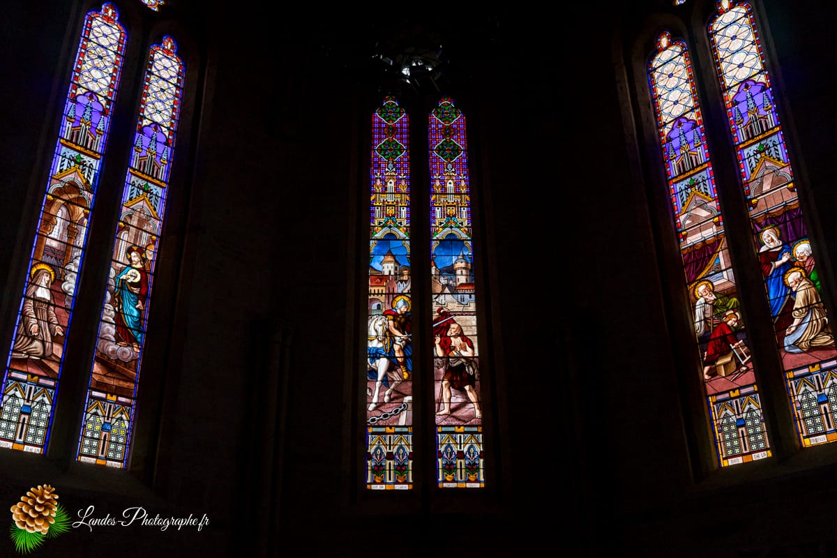 🏛️ L'Église Saint-Martin de Saint-Martin-de-Hinx : Un Joyau Roman Fortifié Eglise Saint-Martin à Saint Martin de Hinx