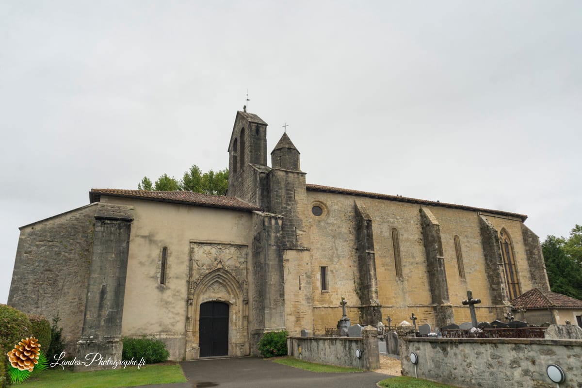 🏛️ L'Église Saint-Martin de Saint-Martin-de-Hinx : Un Joyau Roman Fortifié Eglise Saint-Martin à Saint Martin de Hinx