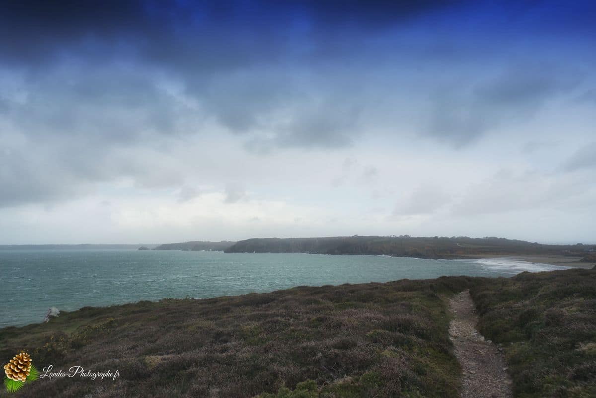🏞️ Trez Rouz à Camaret-sur-Mer : La Presqu'île vue d'en haut Trez Rouz à Camaret-sur-Mer