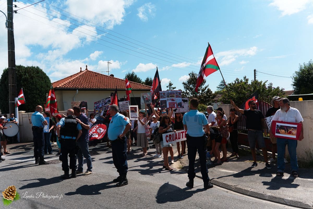 ✊ Manifestation pour l’abolition de la corrida à Saint-Vincent-de-Tyrosse Manifestation pour l’abolition de la corrida à Saint-Vincent-de-Tyrosse