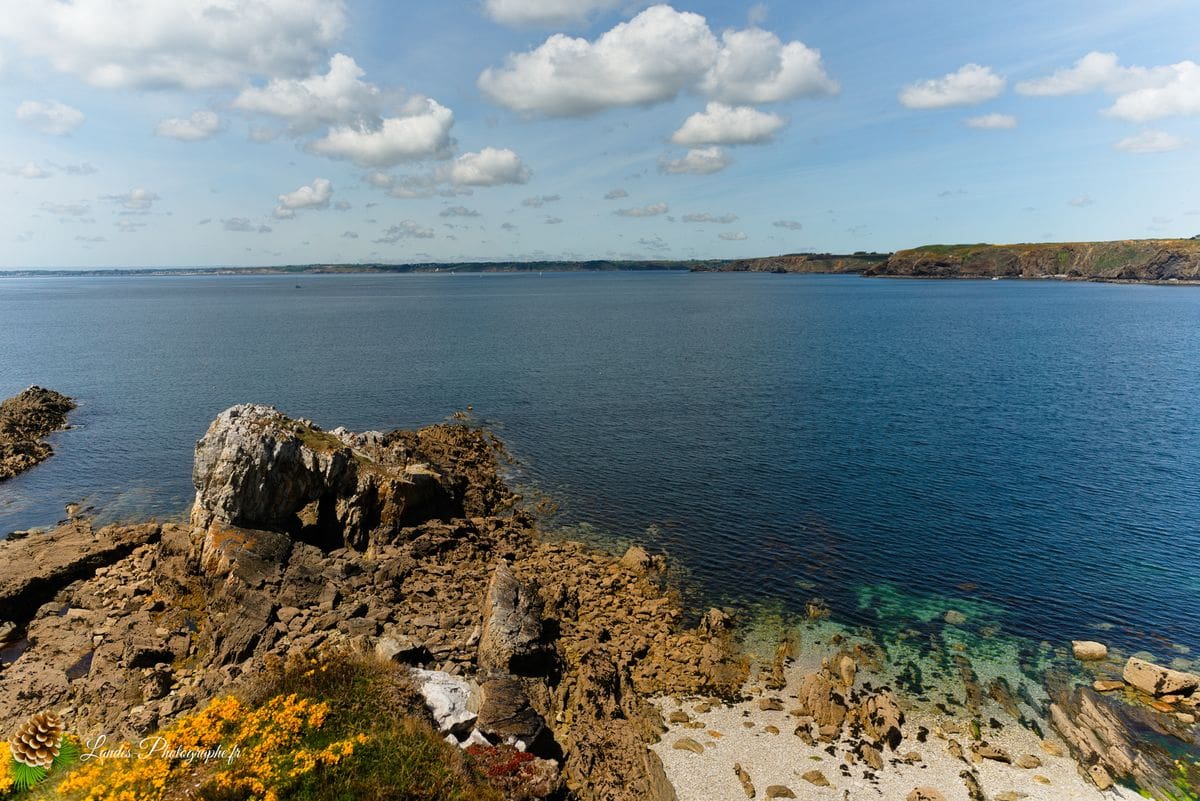 🏖️ Plage de Trez Rouz : Lumière et Patrimoine sur l'Anse de Camaret Plage de Trez Rouz