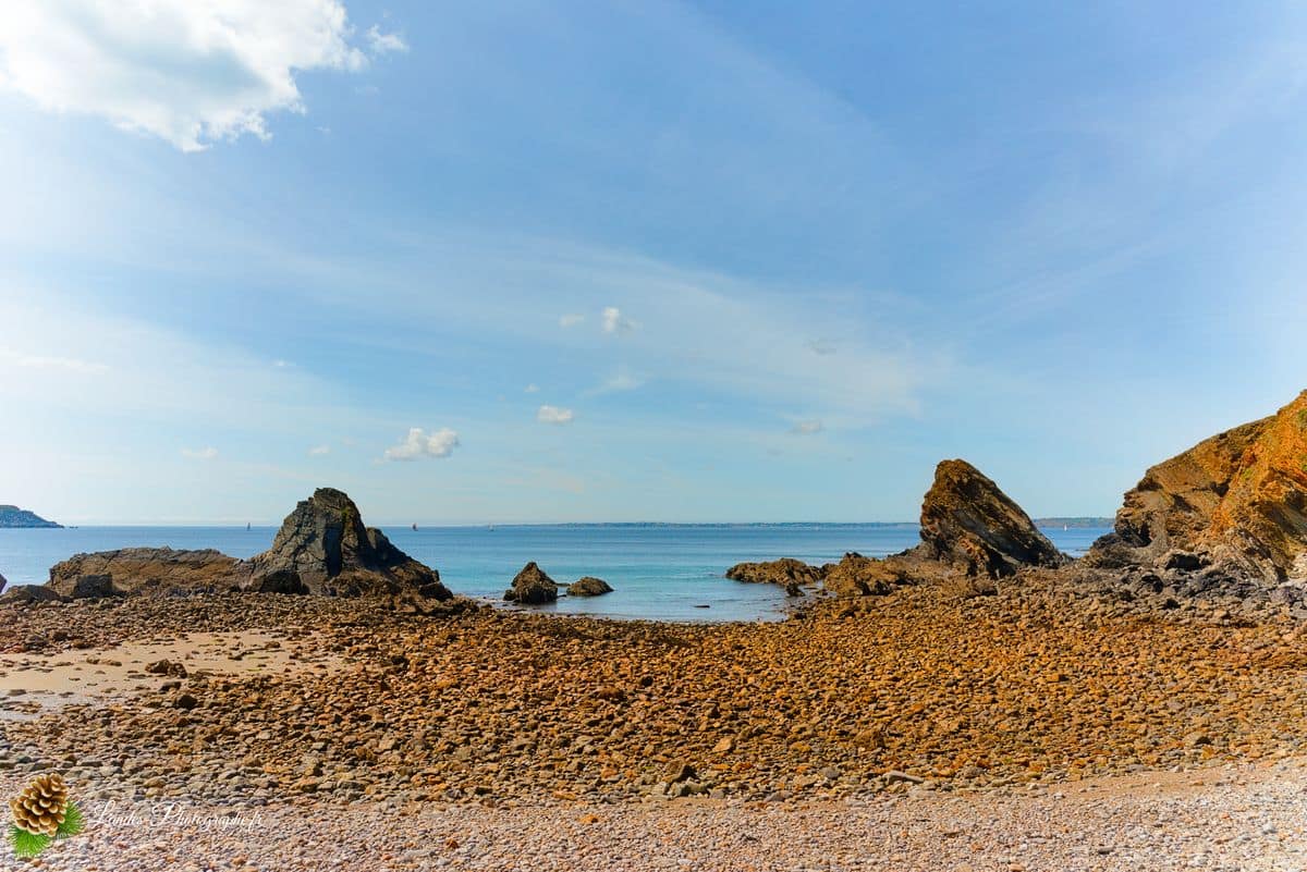 🏖️ Plage de Trez Rouz : Lumière et Patrimoine sur l'Anse de Camaret Plage de Trez Rouz
