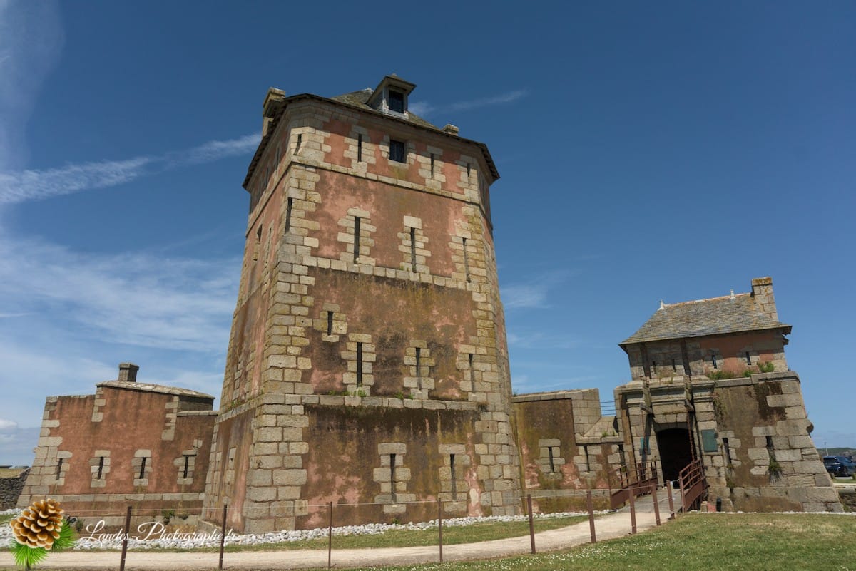 🏰 La Tour Vauban (ou Tour Dorée) à Camaret-sur-Mer Tour Vauban