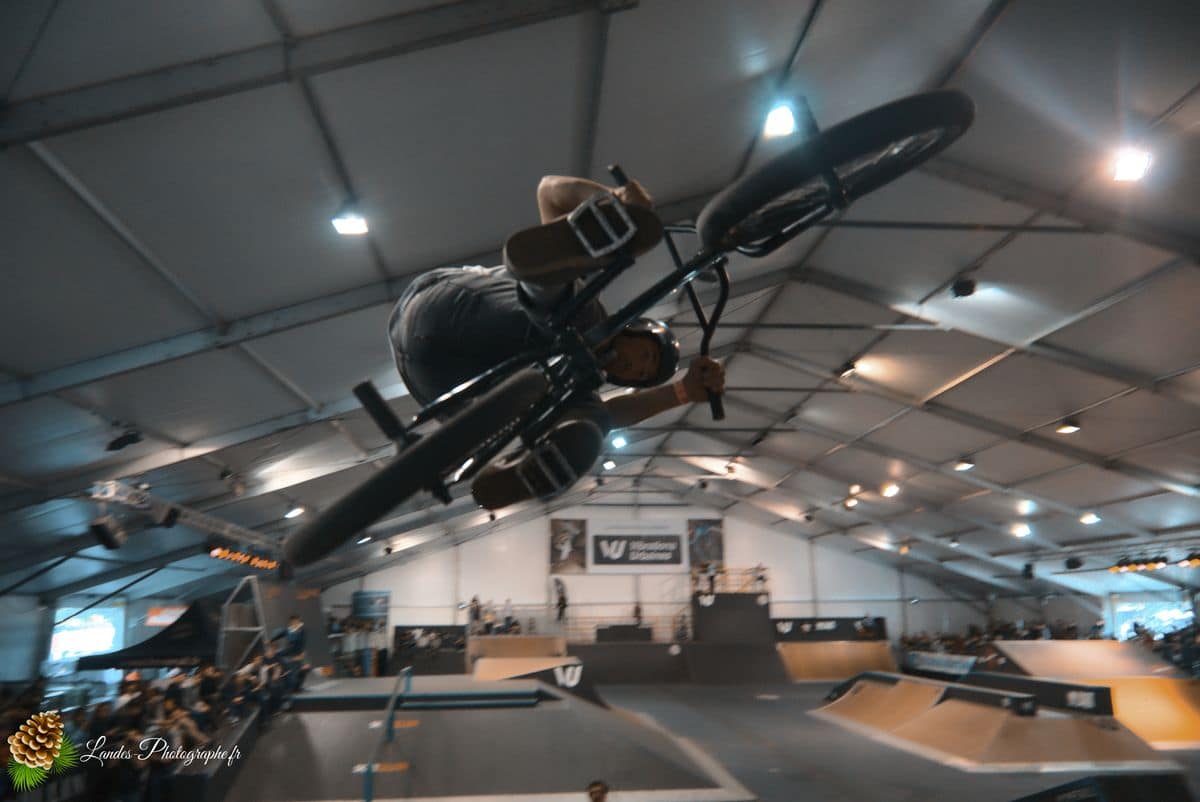 🚴‍♂️ Adrénaline en Images : Reportage Photo du BMX Street Contest Indoor 18 BMX Street Contest Indoor 18