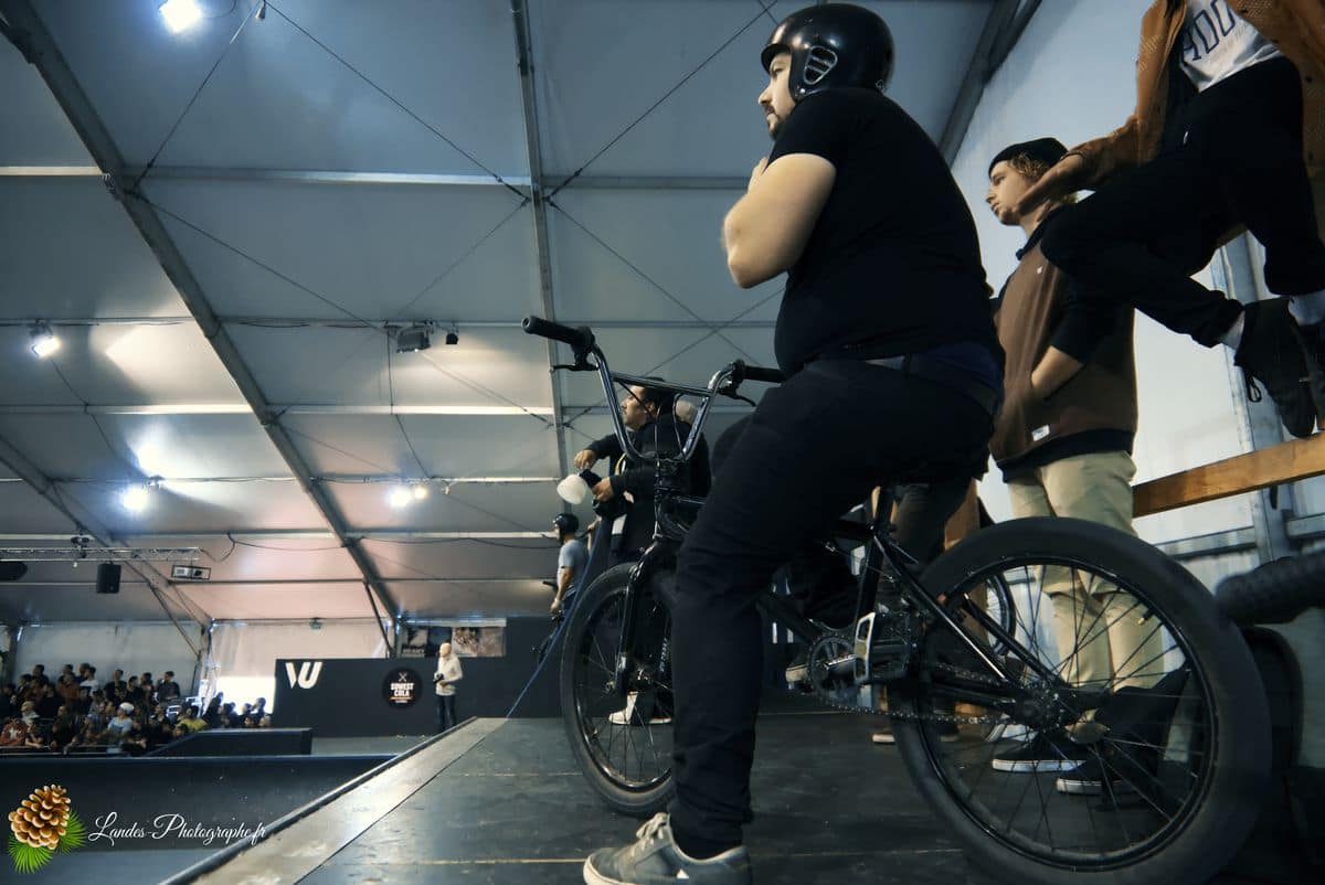🚴‍♂️ Adrénaline en Images : Reportage Photo du BMX Street Contest Indoor 18 BMX Street Contest Indoor 18