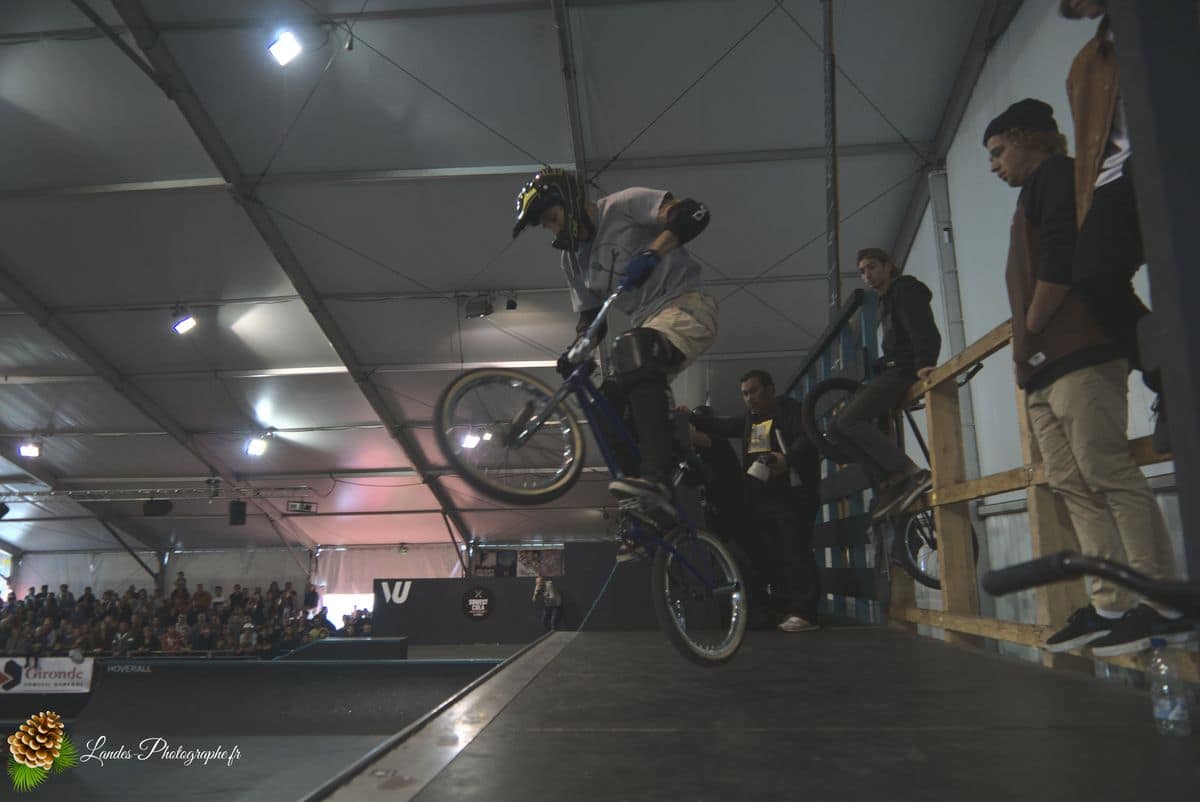 🚴‍♂️ Adrénaline en Images : Reportage Photo du BMX Street Contest Indoor 18 BMX Street Contest Indoor 18