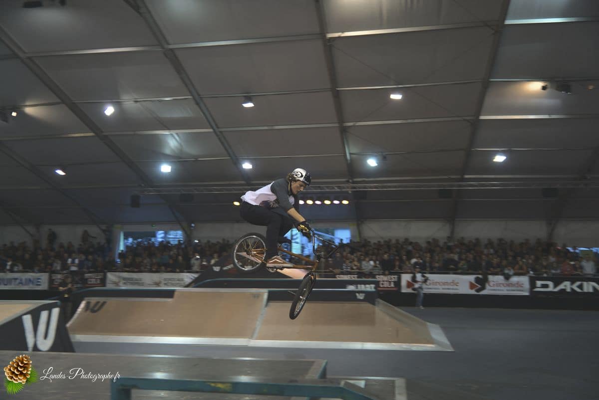 🚴‍♂️ Adrénaline en Images : Reportage Photo du BMX Street Contest Indoor 18 BMX Street Contest Indoor 18